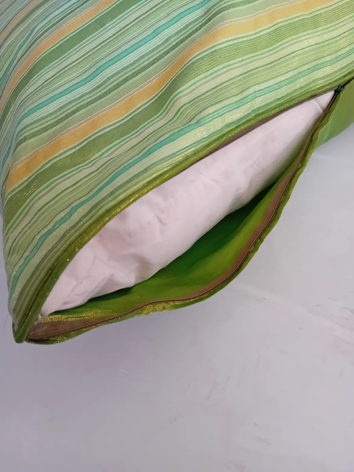 Cuscino D'Arredo in Cotone Cangiante a Righe Verdi e Oro - 70x70 cm - 3