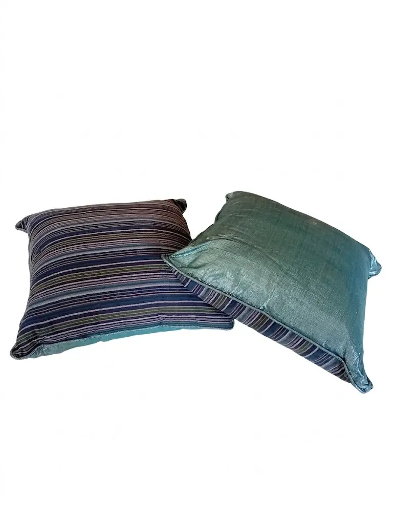 Set 2 Cuscini Decorativi in Cotone Cangiante a Righe e Tinta Unita (35x35 cm)
