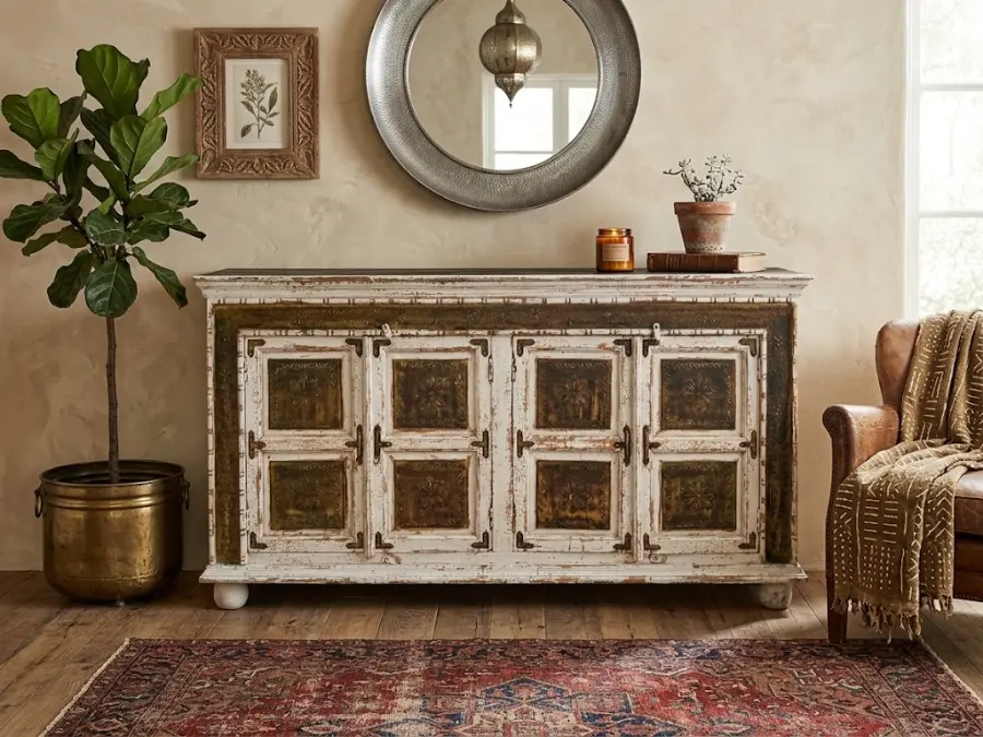 Credenza Buffetta Etnica in Legno Massello Decapato Bianco con Inserti in Rame Scolpito a Mano - cm 180x46x102h