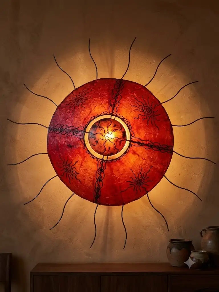 Grande Applique da Muro "Sole Rosso" in Metallo e Resina – Ø 100 cm (Artigianale)