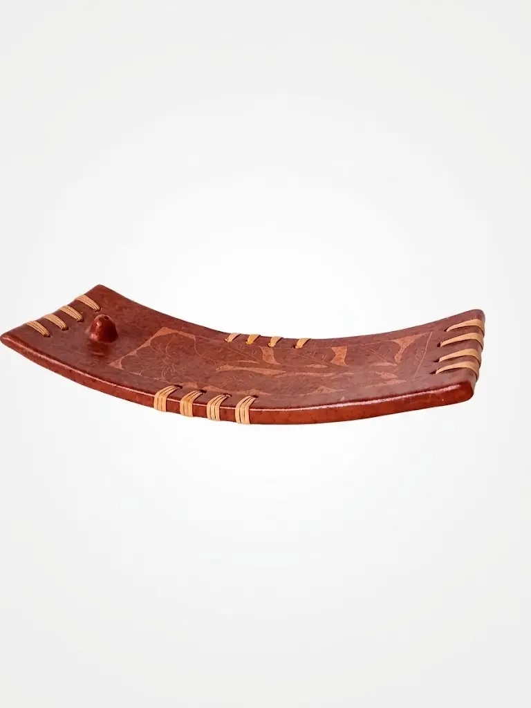 Bruciaincensi a Barca in Terracotta con Dettagli in Paglia – 27 x 10 cm