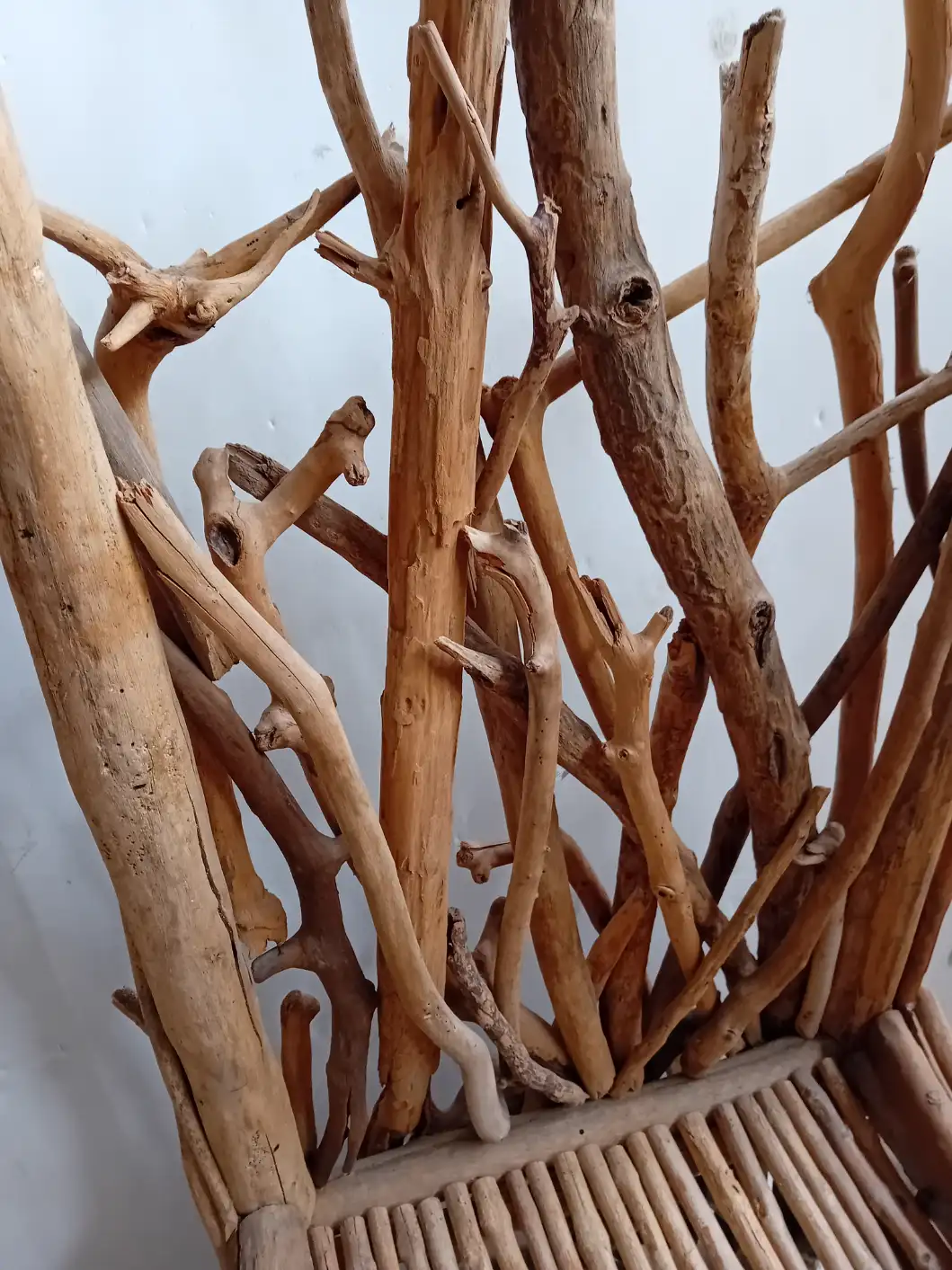Sediah 152 cm Trono Artigianale in Legno Naturale e Rami Intecciati -