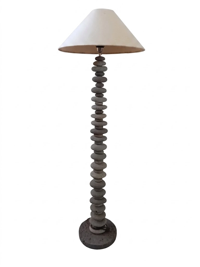 Lampada da Terra Artigianale in Pietra di Fiume con Paralume