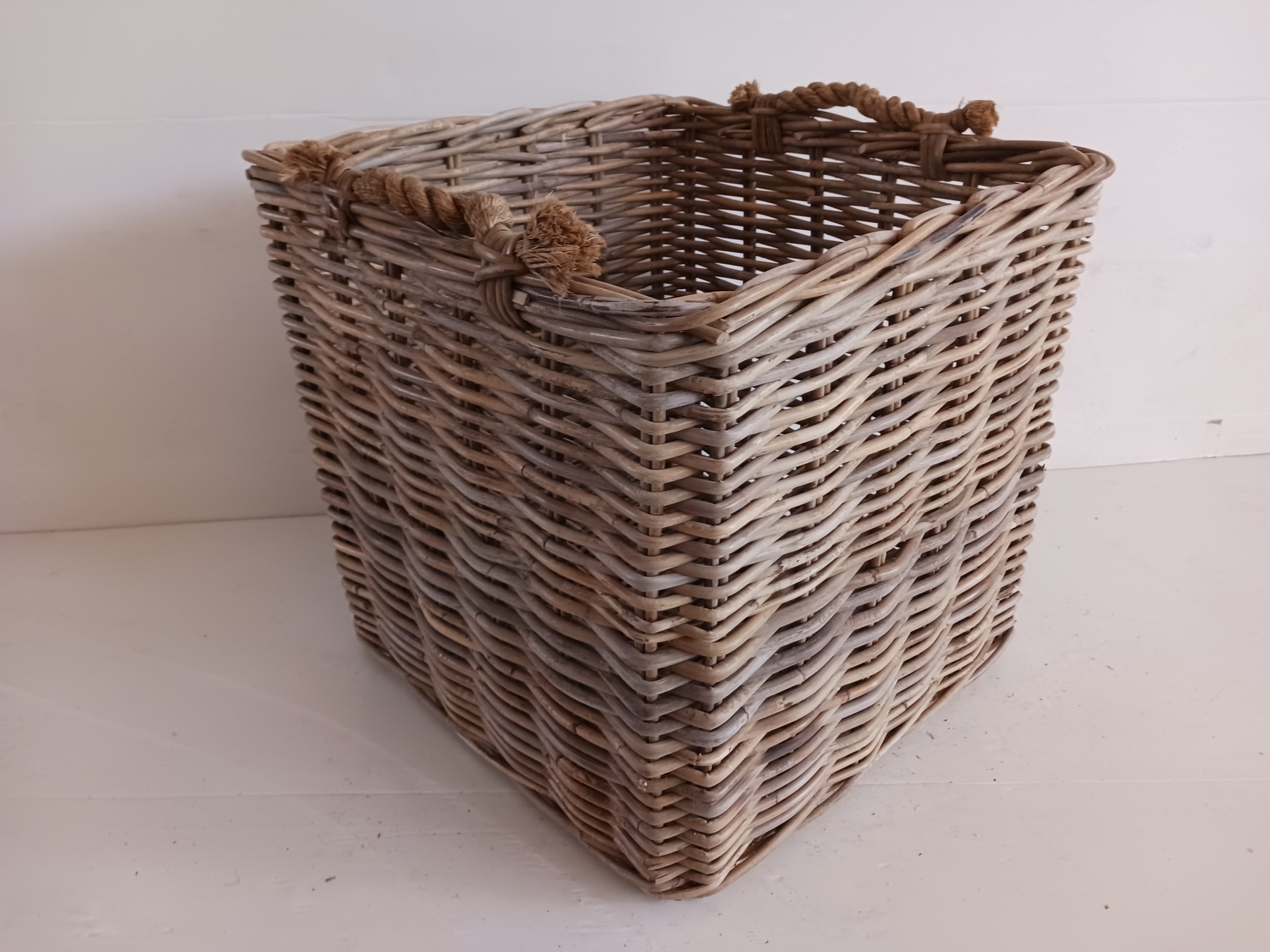 cesto porta legna in vimini quadrato cm 53x53x47 H con manici cm 51 H - 3