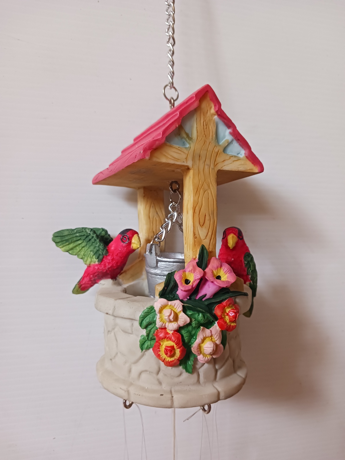 Scaccia Guai Pozzo con Pappagalli