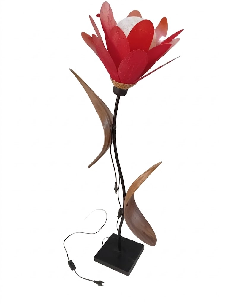 ampada da Terra a Stelo Fiore di Loto Rosso in Rattan, Bambù e Metallo
