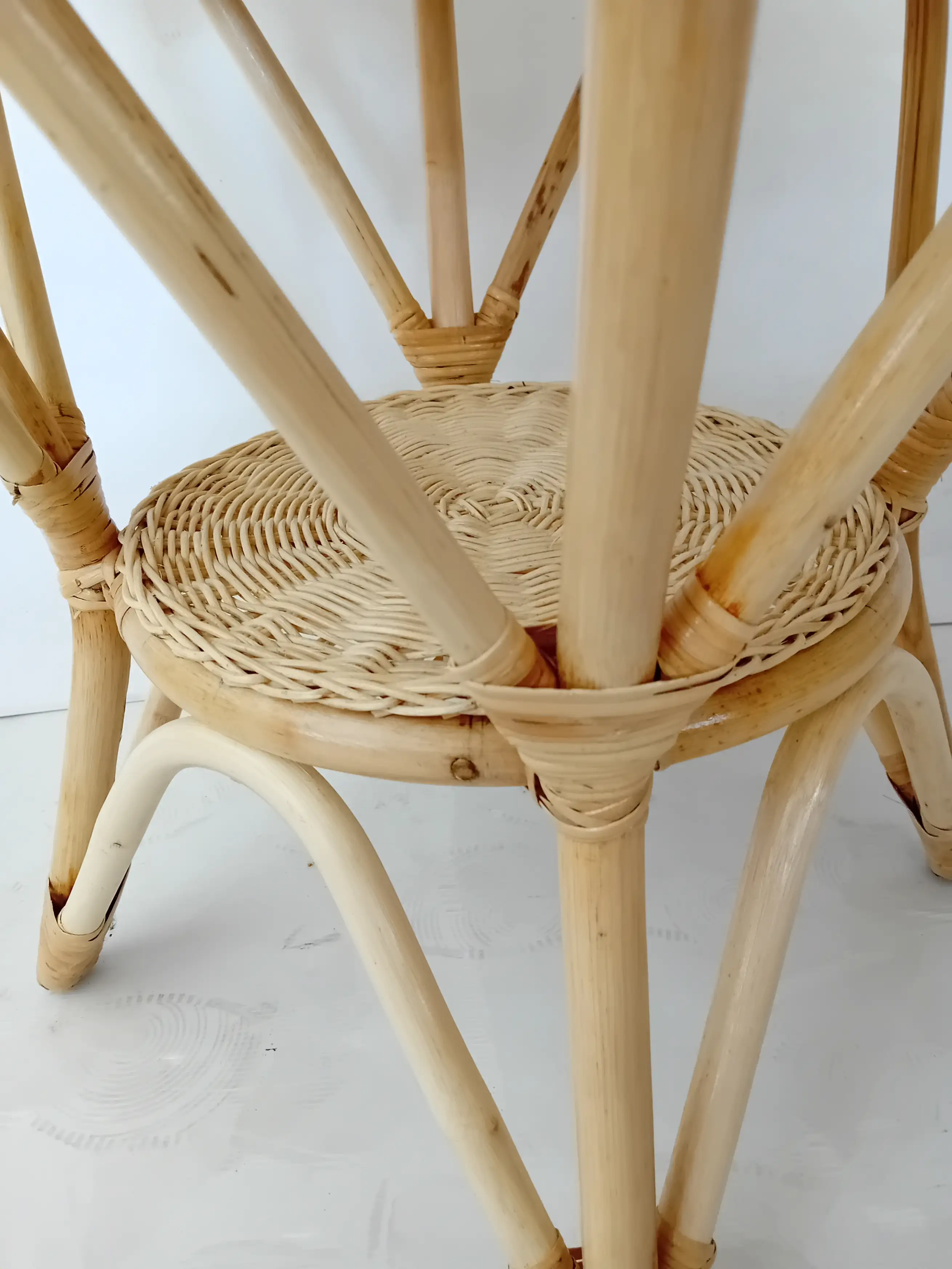 Tavolino Rotondo in Midollino e Giunco con Doppio Ripiano – Stile Boho-Chic - 3