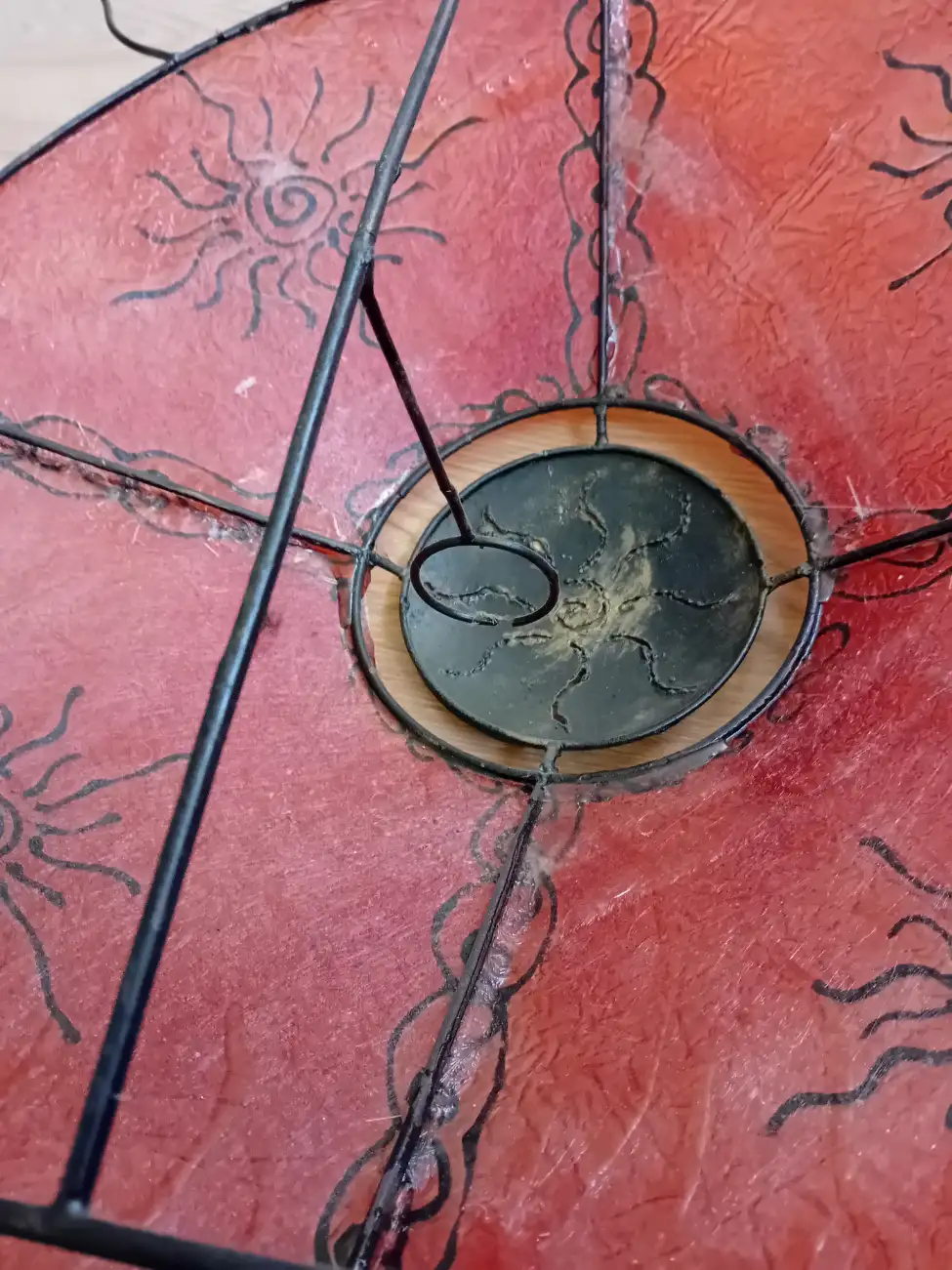 Grande Applique da Muro "Sole Rosso" in Metallo e Resina – Ø 100 cm (Artigianale) - 4