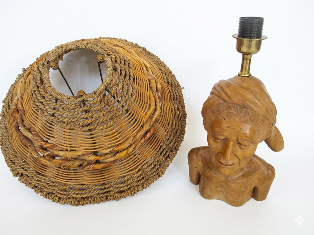 lampada volto di donna legno 2 massello