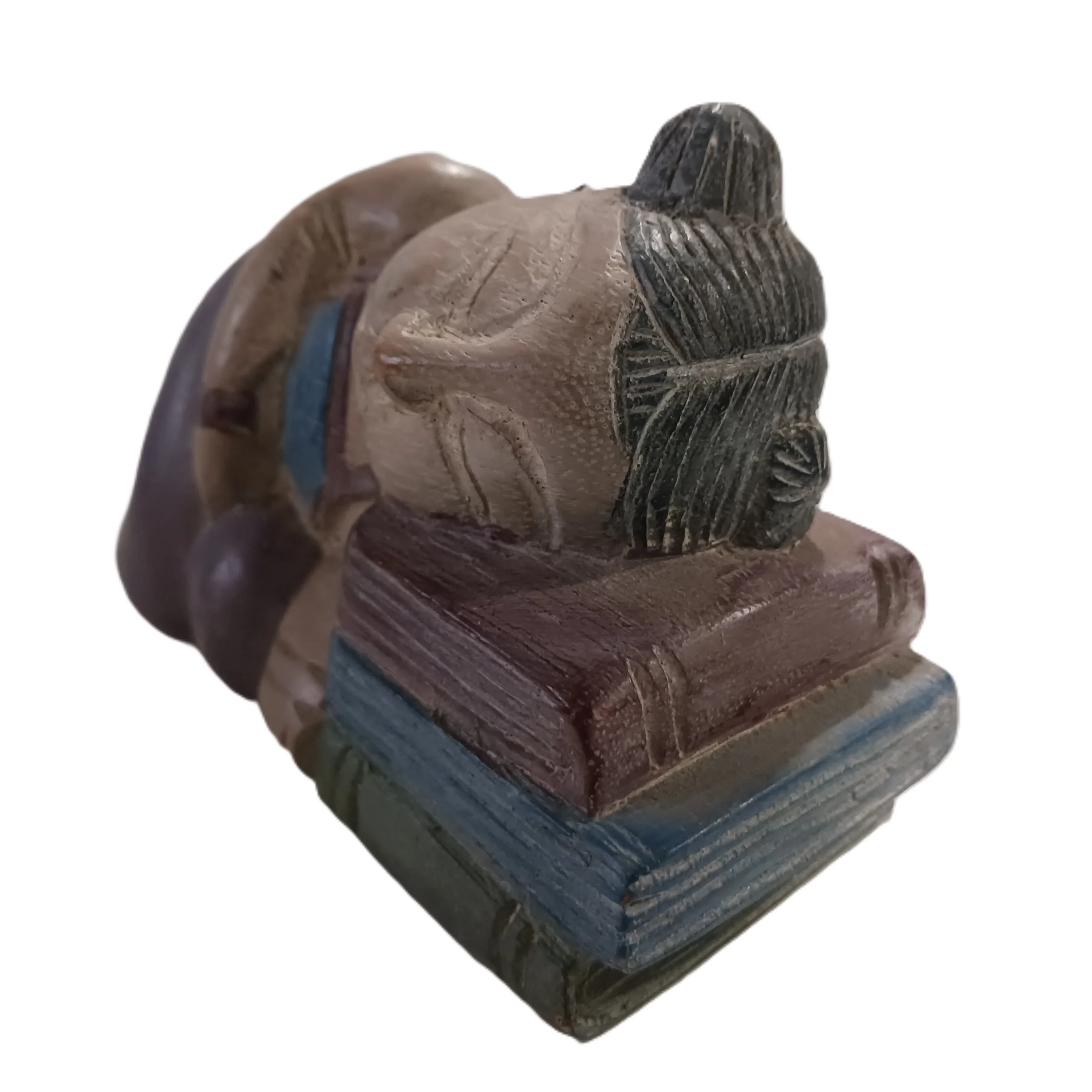 Scultura "Sogni di Carta" in Legno Dipinta a Mano – Bambina addormentata sui libri Cm 16x6x10 H