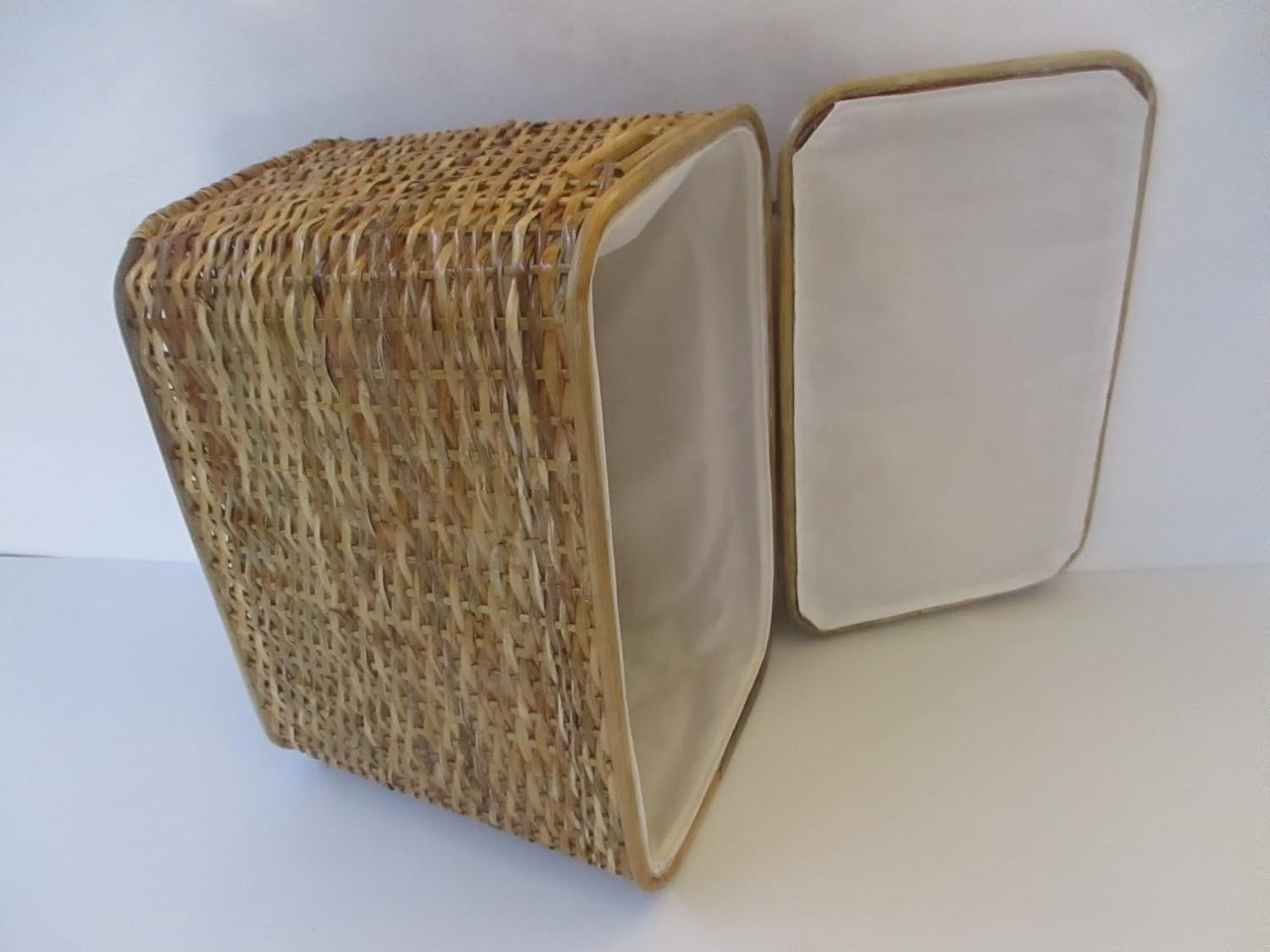 Cesto Porta Biancheria in Rattan Cm 46x32x40 H