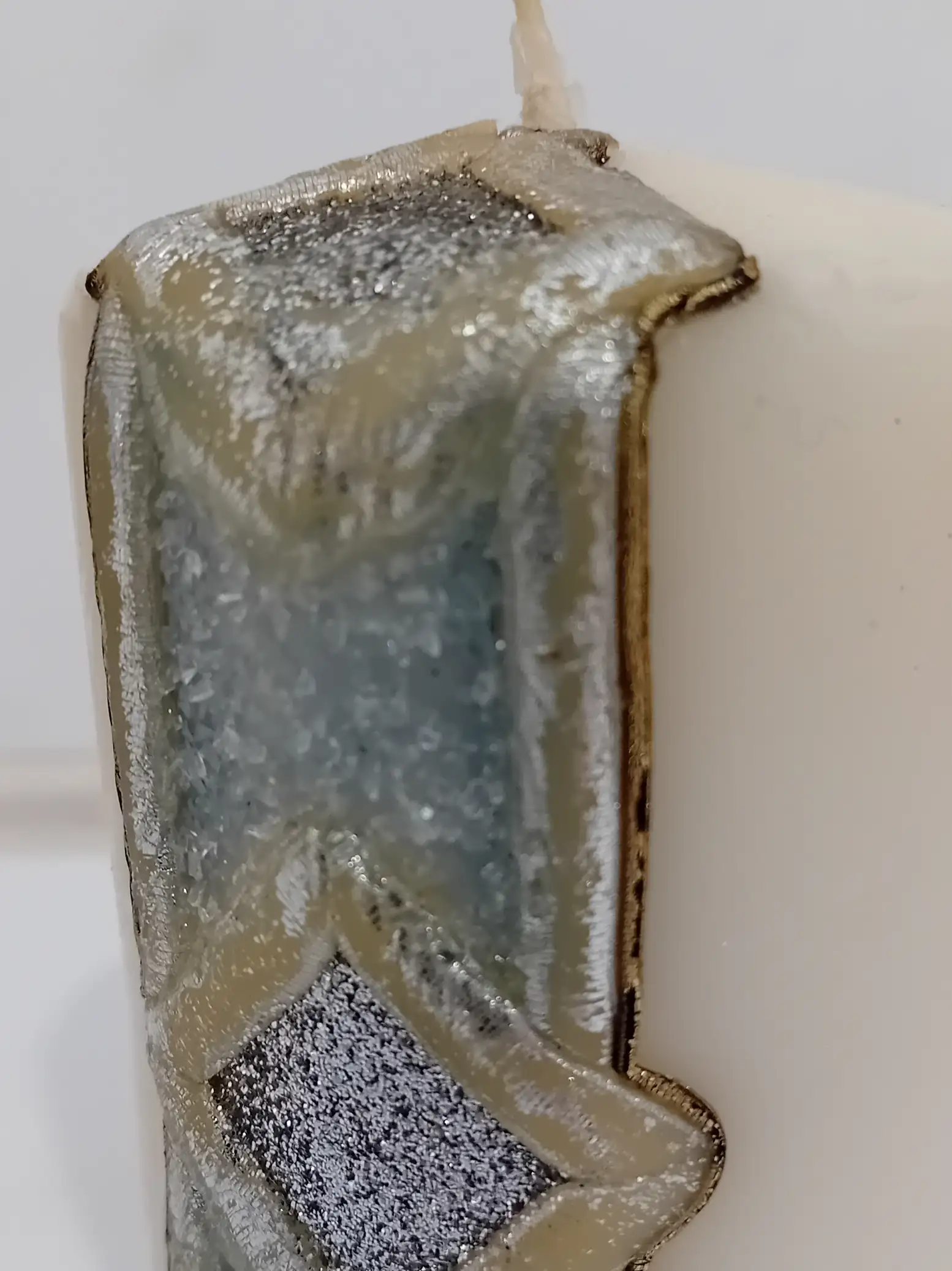 Candela Artigianale Elegante 6x9 cm – Decorazione Celeste, Dettagli Oro e Brillanti