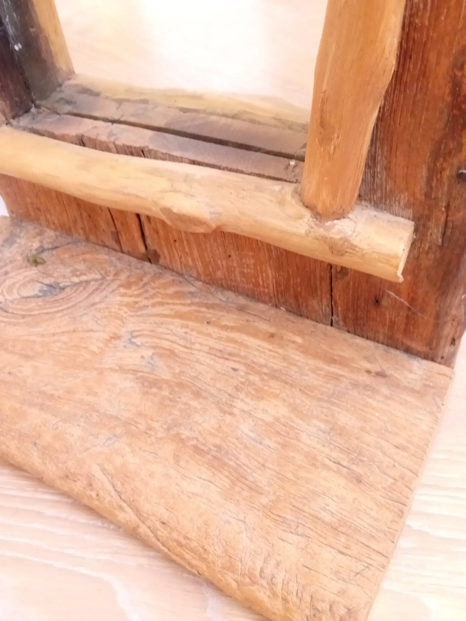 Specchio 37x20x76 cm da Appoggio in Legno Massello Riciclato dal Mare con Dettagli in Rattan - 37x20x76 cm