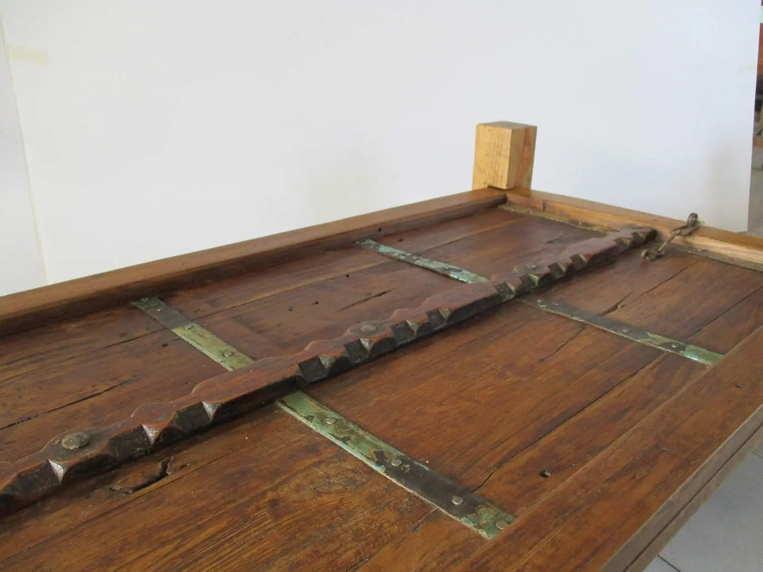 Tavolino da Fumo Antico in Legno Massello Ricavato da Antico Portale | 140x80 cm - 5