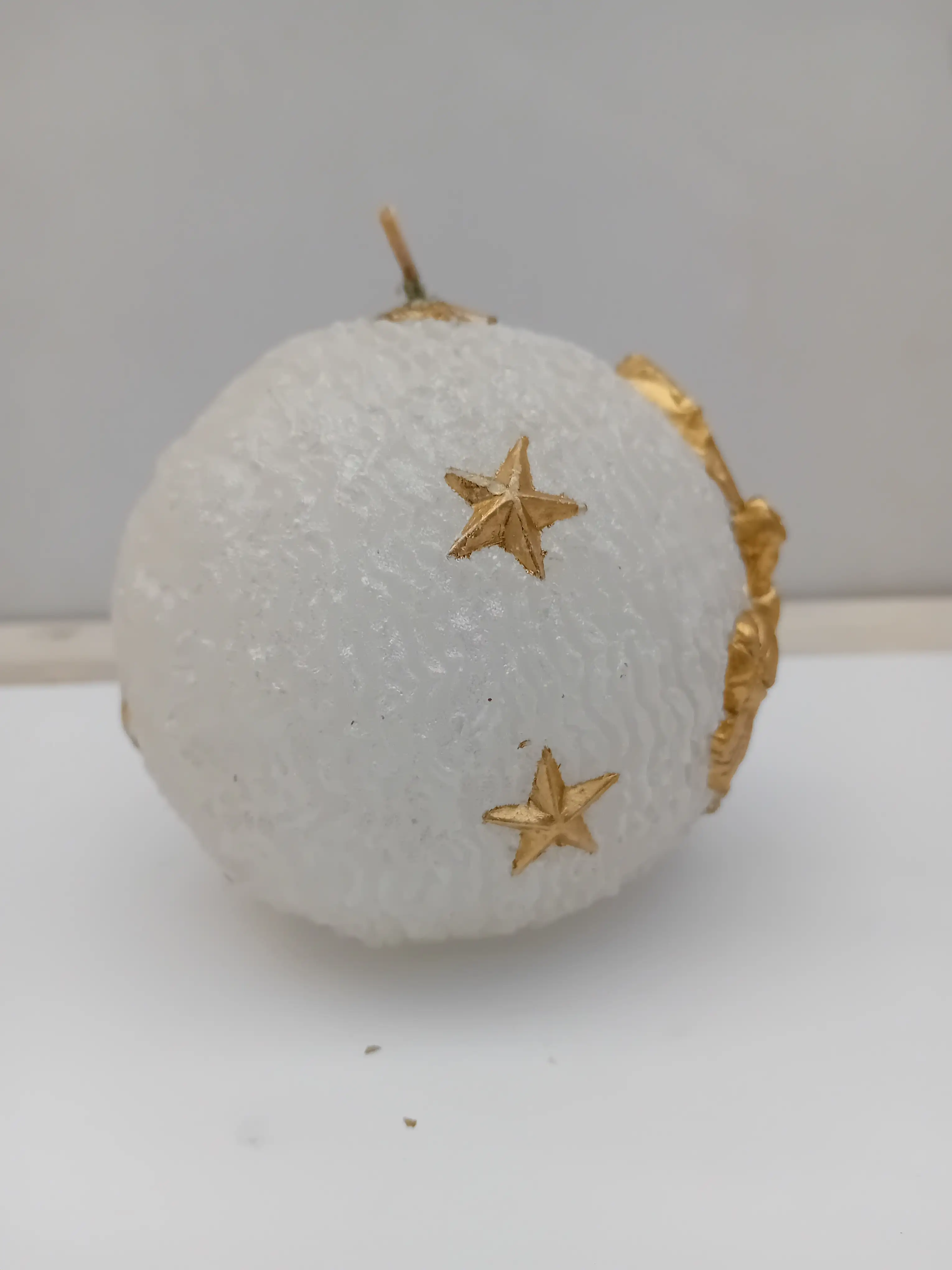Candela Artigianale Sferica Babbo Natale in Rilievo – 9x9 cm