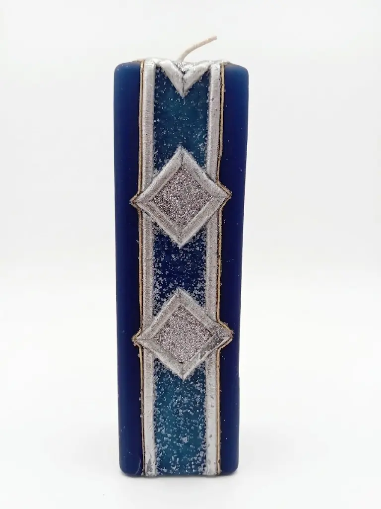 Candela Artigianale Blu 6x6x20 cm con Decorazioni Argento Fatte a Mano