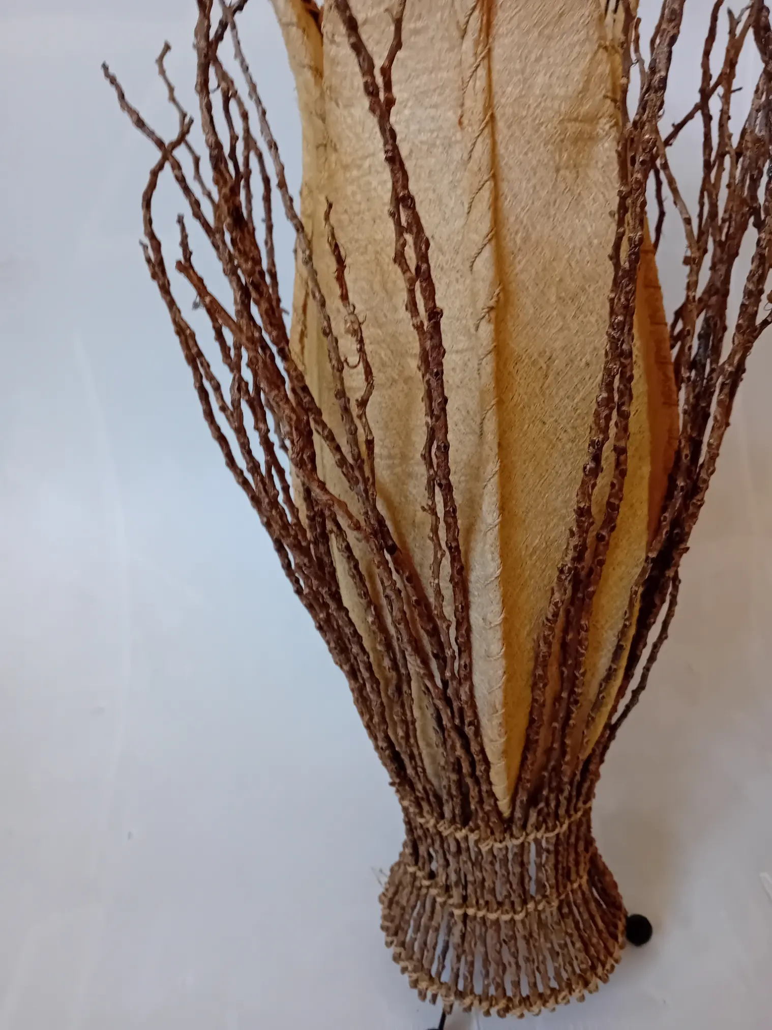 lampada rattan con ciuffi