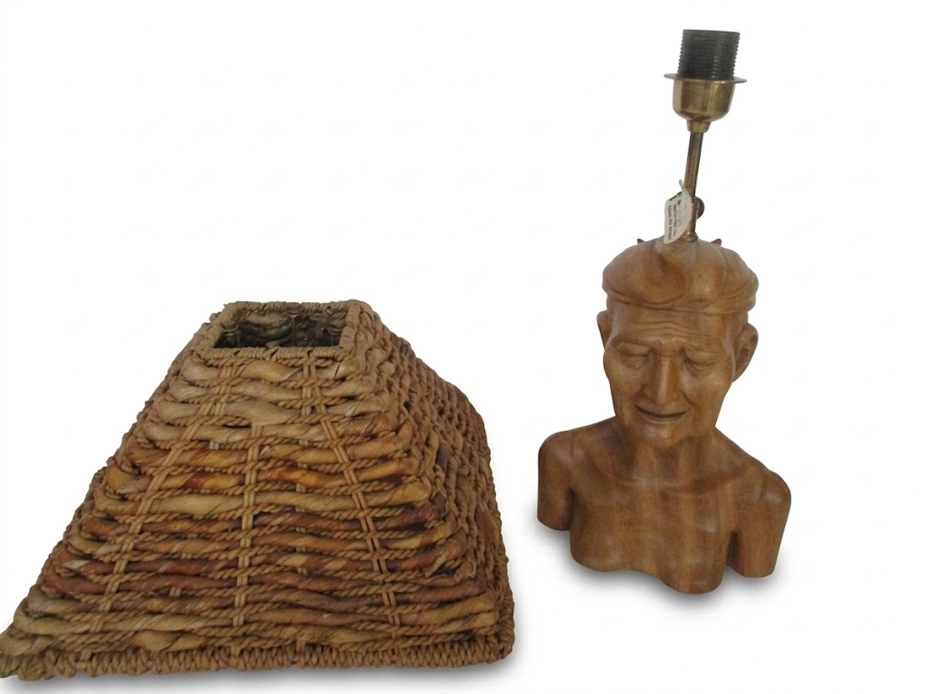 lampada volto di donna legno massello