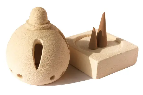 Bruciatore d'Incenso a Cono in Terracotta Naturale con Base Quadrata (13x8 cm)