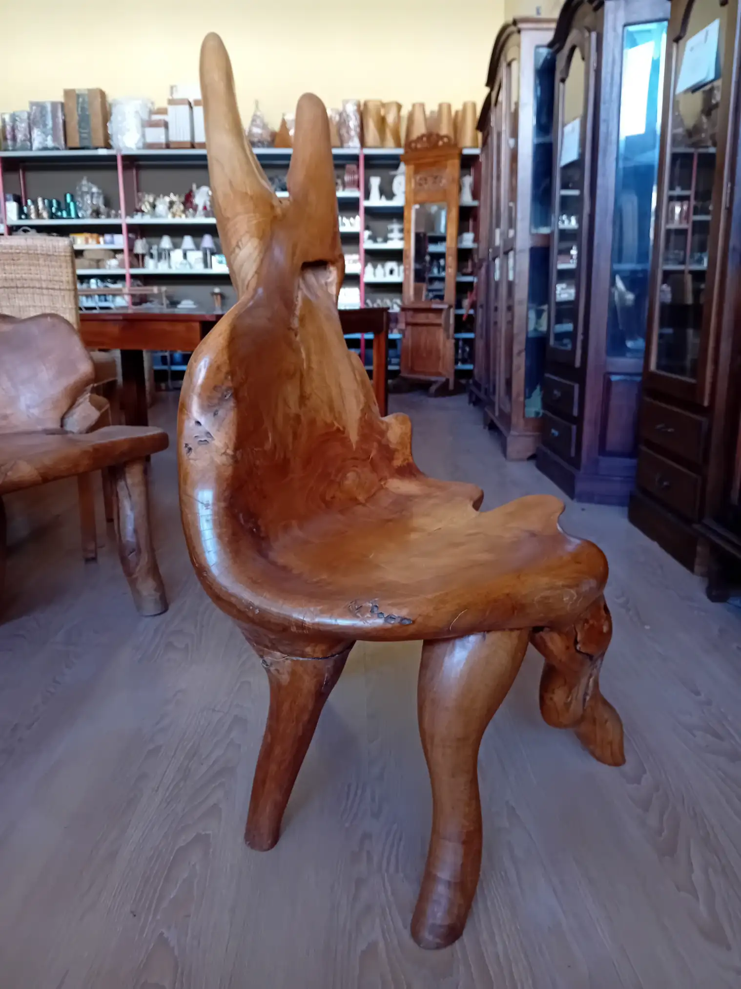 Poltrona Scultura in Legno Massello Scavato a Mano – Pezzo Unico d'Arte (75x75x128 cm) - 3