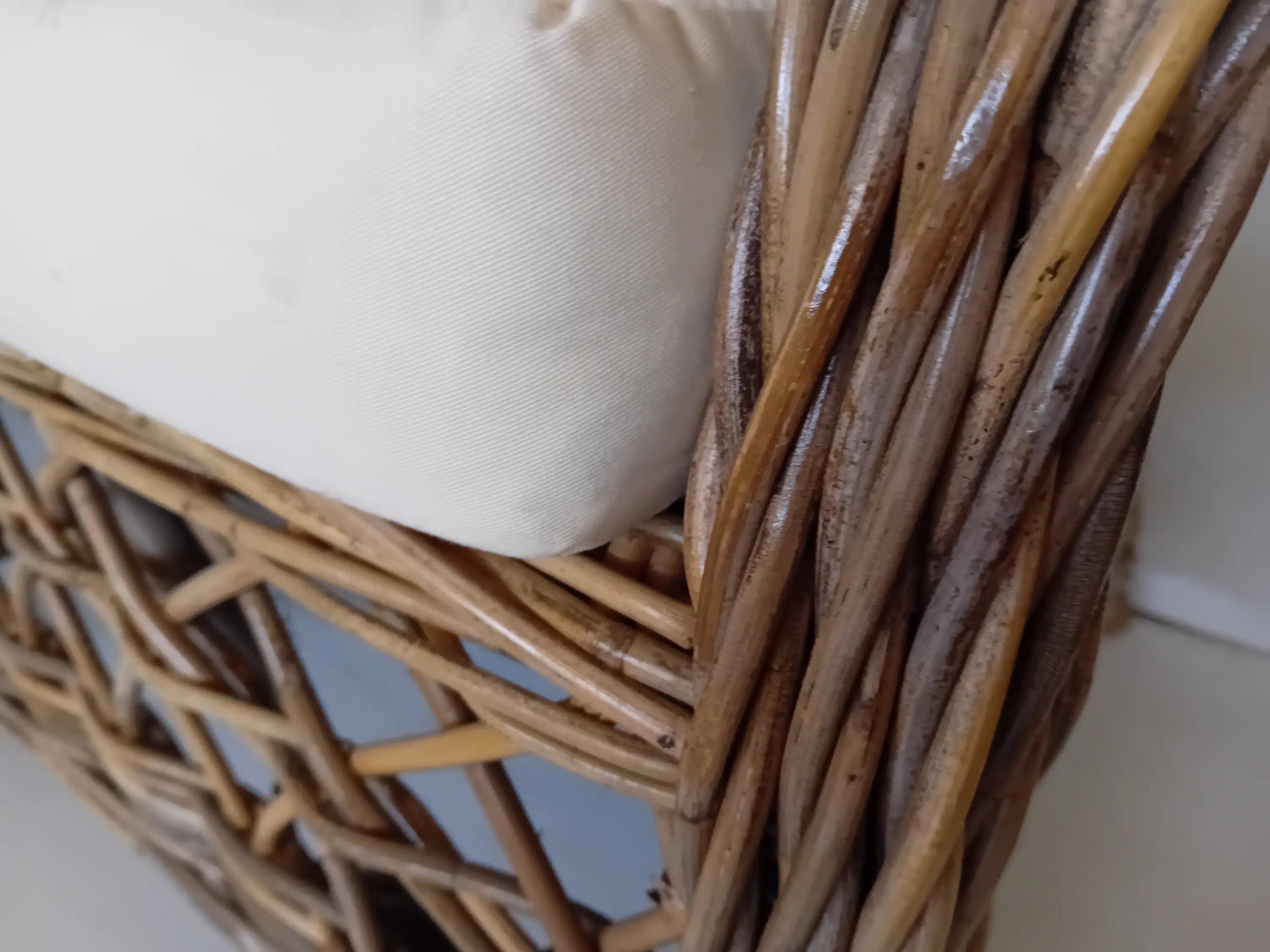 Divano 2 Posti in Rattan Kubo con Cuscini Ecru – 150x80 cm - 4