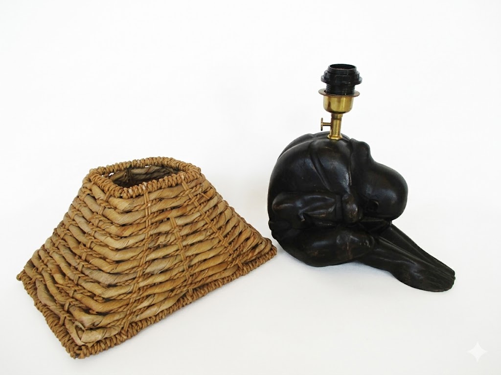 lampada donna   legno massello