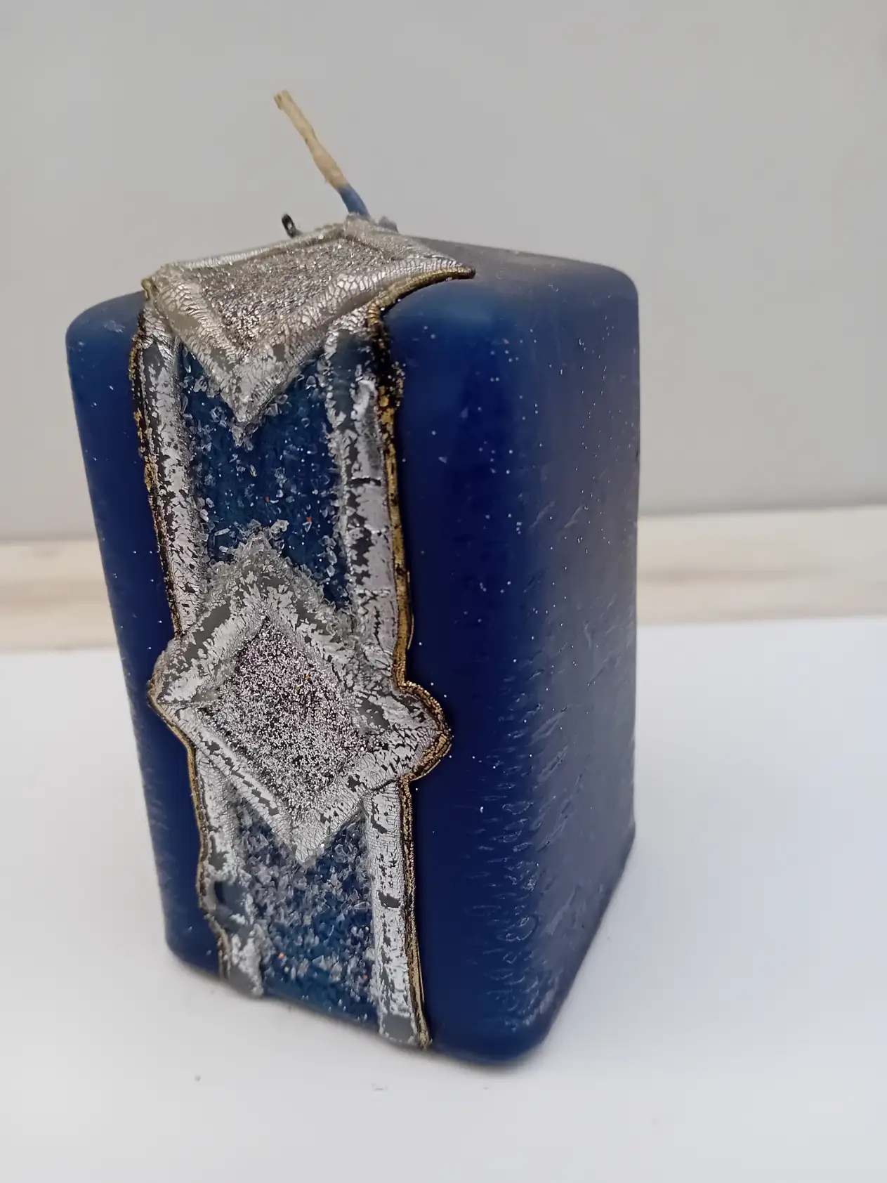 Candela Artigianale–  (6x6x10 cm) Blu Cobalto Super Lusso con Decorazioni Oro e Argento