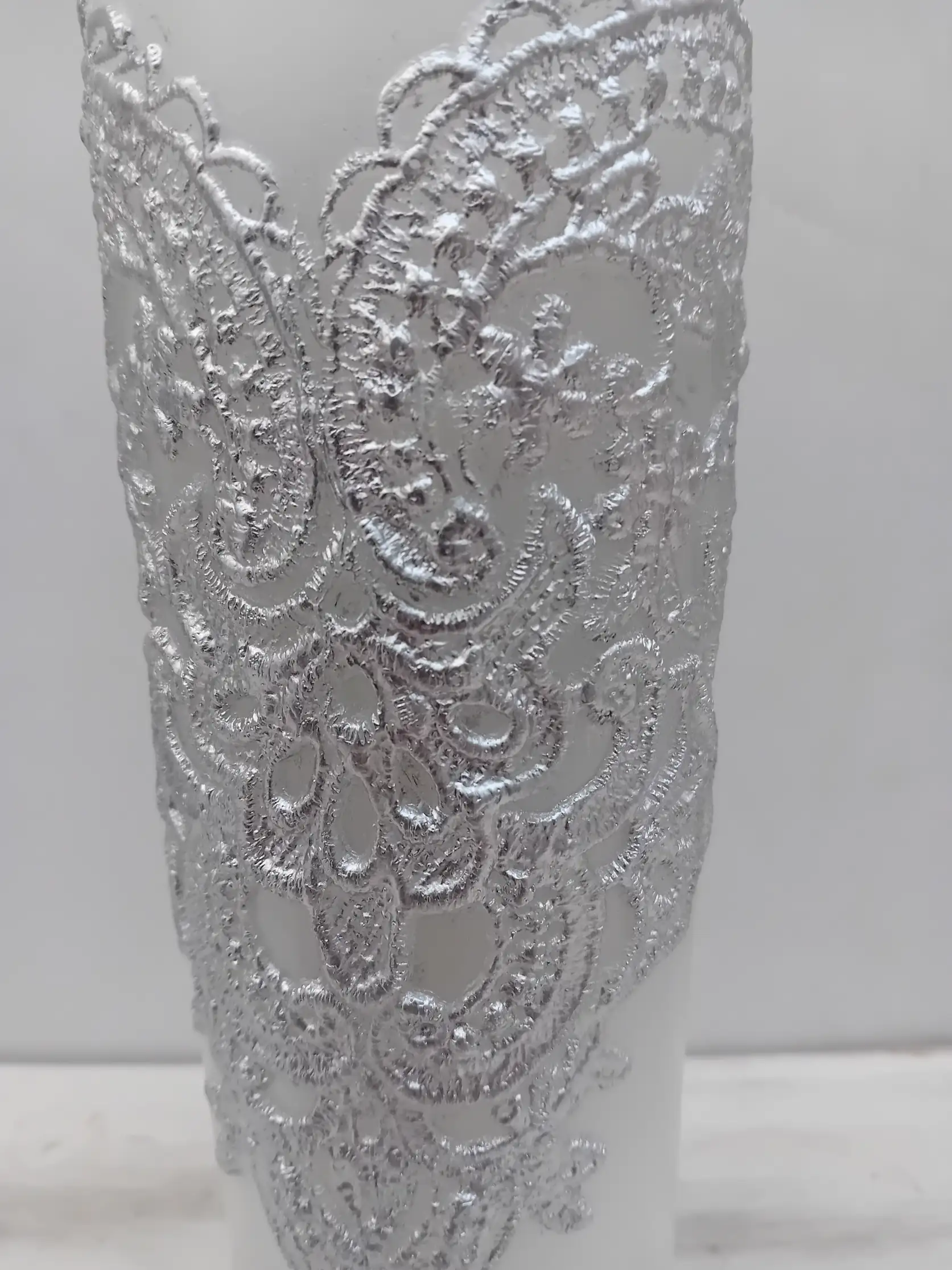 Candela Naturale Artigianale Elegante in Pizzo – 8x23 h cm