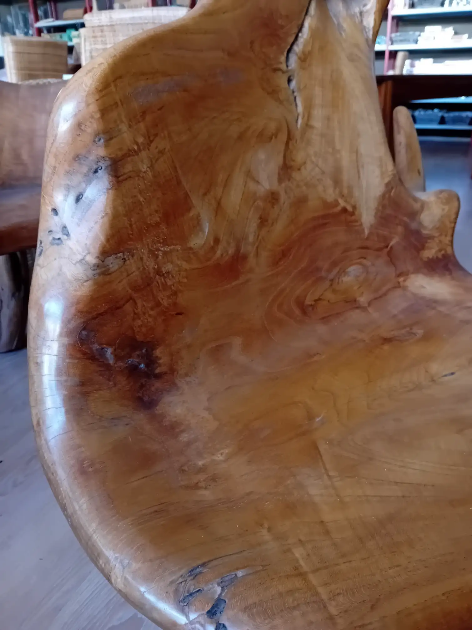 Poltrona Scultura in Legno Massello Scavato a Mano – Pezzo Unico d'Arte (75x75x128 cm) - 5